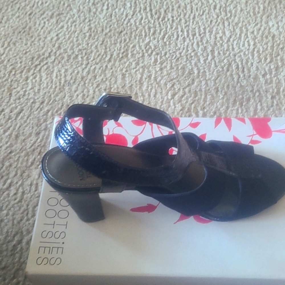 Modaminik Sandals